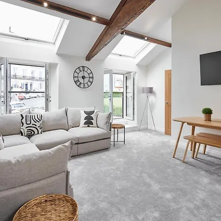 Host & - 2 The Mount