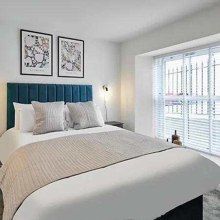 Host & - 2 The Mount * Whitby